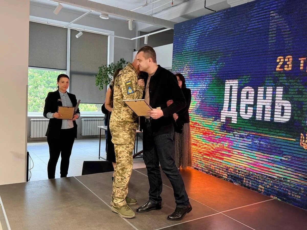 Півтора десятка родин хмельницьких захисників отримали сертифікати на нові оселі