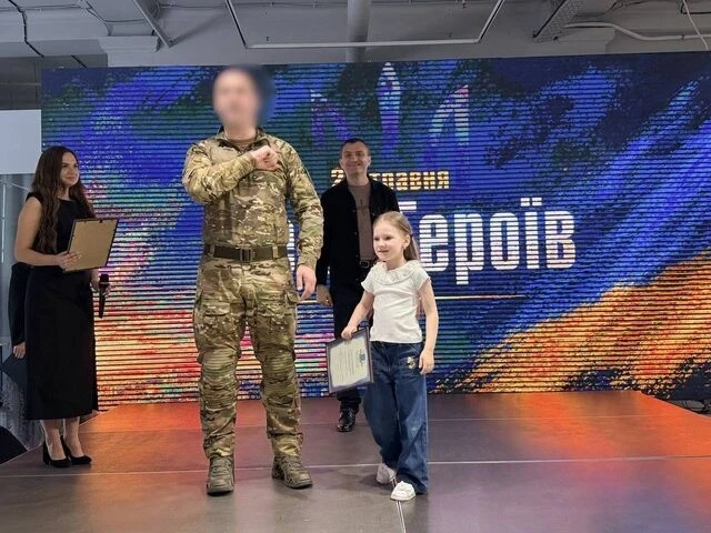 Півтора десятка родин хмельницьких захисників отримали сертифікати на нові оселі