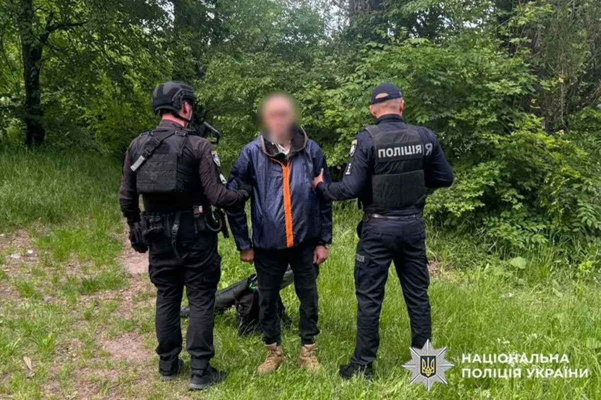 У Дунаївцях чоловік влаштував стрілянину по перехожих та дітях