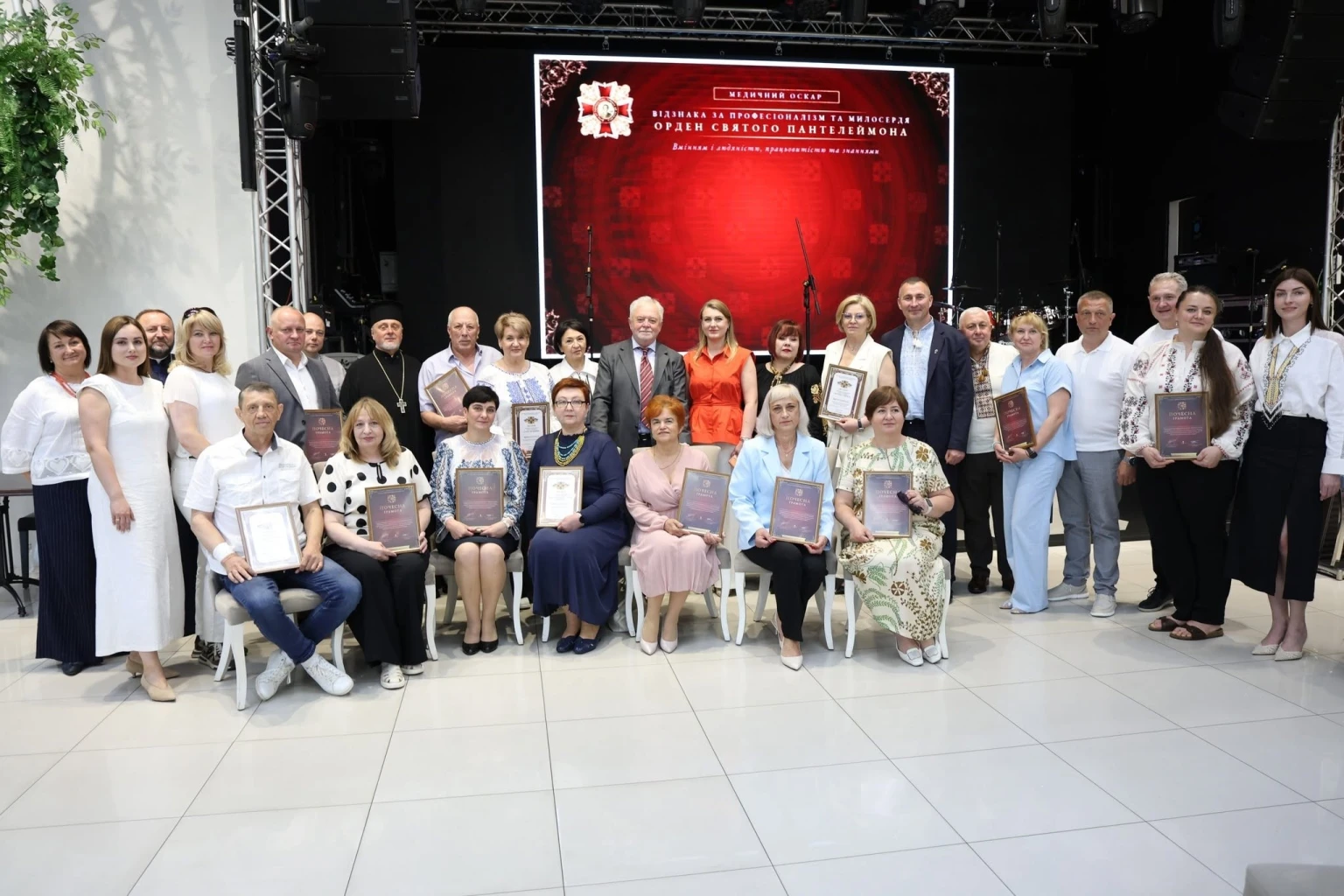 Високі нагороди отримали медичні фахівці Хмельниччини