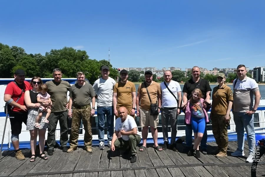 Річковий ретрит для гвардійців: як у Хмельницькому допомагають одужати ветеранам