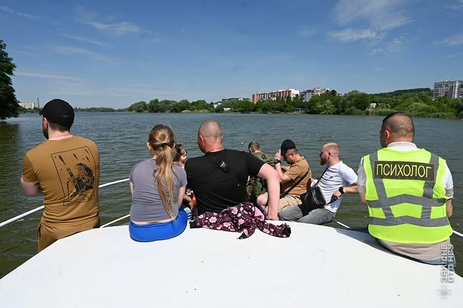 Річковий ретрит для гвардійців: як у Хмельницькому допомагають одужати ветеранам